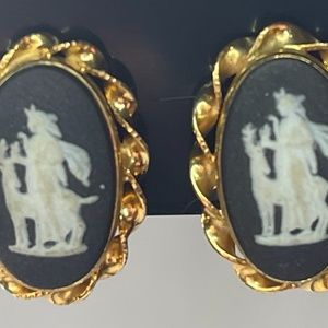 Vintage Van Dell Gold Filled 1/20 12K Cameo Screwback/Clip Earrings